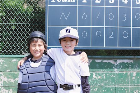 simsearch:693-03314793,k - Portrait de garçons en uniforme de Baseball Photographie de stock - Rights-Managed, Code: 859-03755410