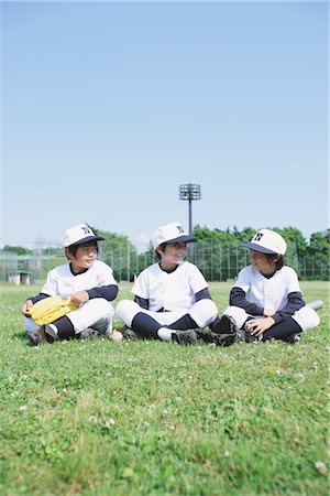 simsearch:614-01626833,k - Baseball Friend Sitting In Playground Foto de stock - Con derechos protegidos, Código: 859-03755443