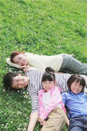 simsearch:685-02939244,k - Japanese Family Relaxing In a Park Stock Photo - Rights-Managed, Code: 859-03755463