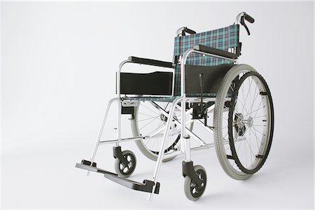 Vue rapprochée d'un fauteuil roulant Photographie de stock - Rights-Managed, Code: 859-03755586
