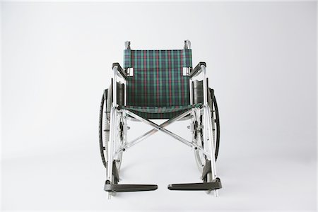 Vue rapprochée d'un fauteuil roulant Photographie de stock - Rights-Managed, Code: 859-03755587