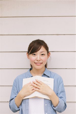 simsearch:400-03923096,k - Young Woman Holding Book Stock Photo - Rights-Managed, Code: 859-03779870