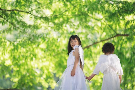 friends walking profile - Children Dressed as Angels Stock Photo - Rights-Managed, Code: 859-03781917