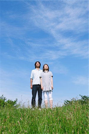dúo - Couple Standing Together  in Park Foto de stock - Con derechos protegidos, Código: 859-03782063