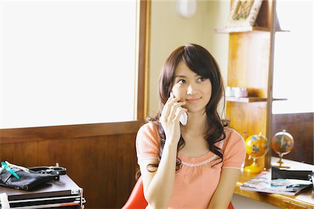 simsearch:693-06436007,k - Young Woman in Beauty Salon talking on Mobile Phone Stock Photo - Rights-Managed, Code: 859-03782163