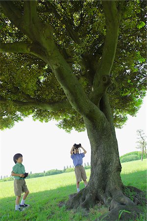 simsearch:859-03782416,k - Twins in Park with Binoculars Stock Photo - Rights-Managed, Code: 859-03782323