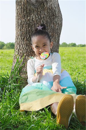 Girl Eating Lollipop Foto de stock - Con derechos protegidos, Código: 859-03782426