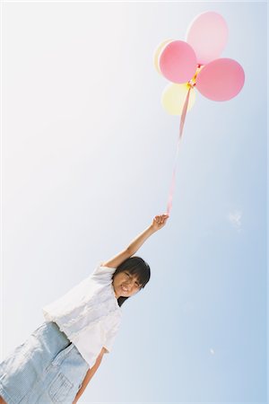 simsearch:859-03884948,k - Girl Holding Bunch of Balloons Fotografie stock - Rights-Managed, Codice: 859-03805801