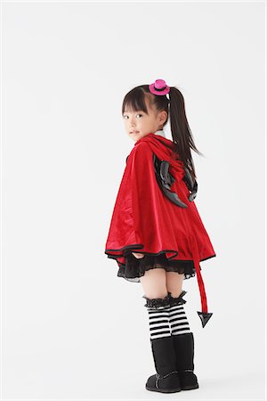 simsearch:649-03775041,k - Jeune fille en Costume de Halloween Photographie de stock - Rights-Managed, Code: 859-03806284