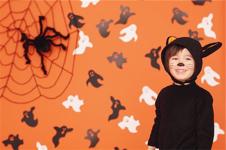 simsearch:859-03982433,k - Garçon souriant en Costume de chat pour Halloween Photographie de stock - Rights-Managed, Code: 859-03806350
