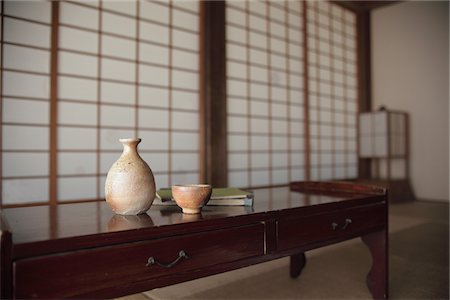 simsearch:859-03601300,k - Traditionellen japanischen Sake-Cup und Krug Stockbilder - Lizenzpflichtiges, Bildnummer: 859-03811180
