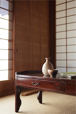 simsearch:859-03601300,k - Traditionellen japanischen Sake-Cup und Krug Stockbilder - Lizenzpflichtiges, Bildnummer: 859-03811181