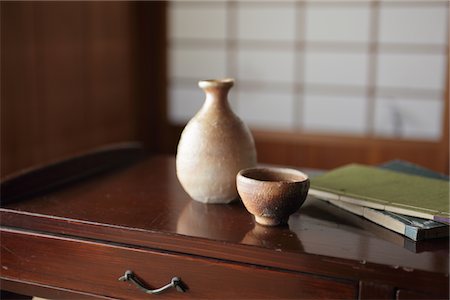 simsearch:859-06538360,k - Traditional Japanese Sake Cup and Jug Foto de stock - Con derechos protegidos, Código: 859-03811182