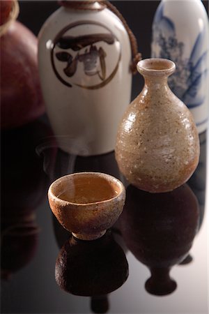 sake - Traditional Japanese Sake Cup and Jug Foto de stock - Con derechos protegidos, Código: 859-03811273