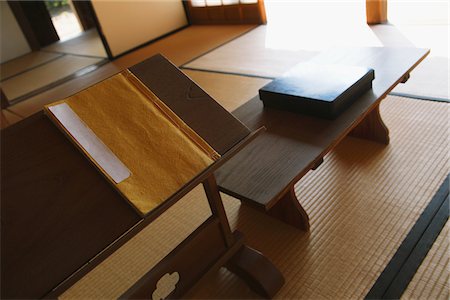 simsearch:859-03601300,k - Japanische alten Stil Schreibtisch Stockbilder - Lizenzpflichtiges, Bildnummer: 859-03811330