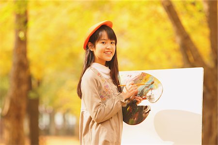 Peinture de fille dans le feuillage d'automne Photographie de stock - Rights-Managed, Code: 859-03839375