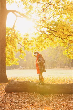 simsearch:859-03839390,k - Girl Standing On A Log Stock Photo - Rights-Managed, Code: 859-03839409