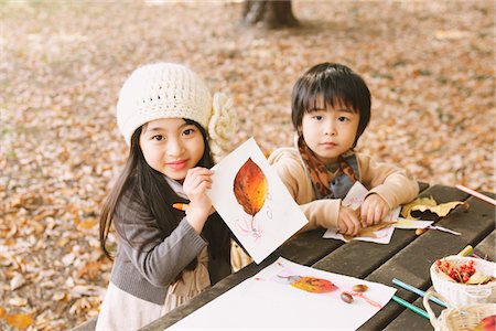 Children Doing Fine Arts Outdoors Foto de stock - Con derechos protegidos, Código: 859-03839617