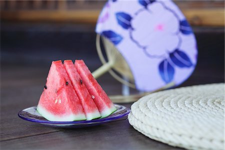 simsearch:632-05604270,k - Sliced Watermelon And Paper Fan Foto de stock - Direito Controlado, Número: 859-03839735