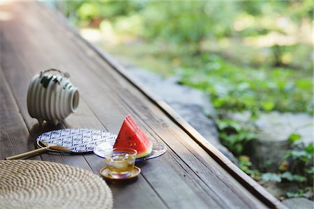 Scheiben Wassermelone und traditionellen Moskito Repellent Stockbilder - Lizenzpflichtiges, Bildnummer: 859-03839742