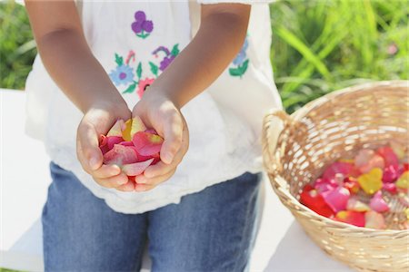 simsearch:859-03839431,k - Girl Holding Flower Petals Stock Photo - Rights-Managed, Code: 859-03839869