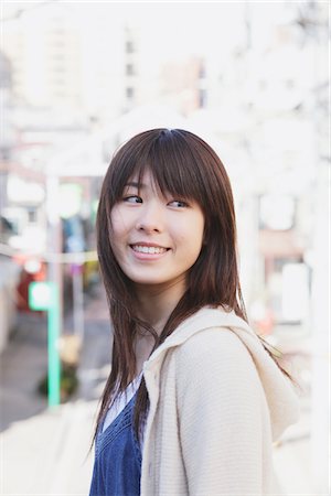 Japanese Teenage Girl Smiling And Looking Away Foto de stock - Con derechos protegidos, Código: 859-03839886