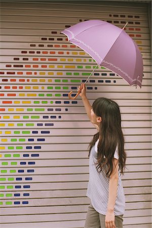 quitasol - Young adult woman with umbrella Foto de stock - Con derechos protegidos, Código: 859-03840043