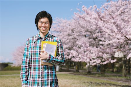 simsearch:859-03730527,k - Young Man in Front of Cherry blossoms Foto de stock - Con derechos protegidos, Código: 859-03840179