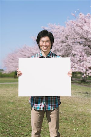 simsearch:859-06537774,k - Young Man Holding White Board Fotografie stock - Rights-Managed, Codice: 859-03840182