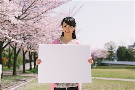 simsearch:859-06537774,k - Young Woman Holding White Board Fotografie stock - Rights-Managed, Codice: 859-03840197