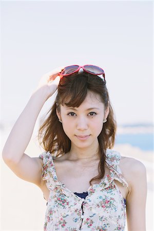 simsearch:859-03780079,k - Élégante jeune femme japonaise Photographie de stock - Rights-Managed, Code: 859-03840413