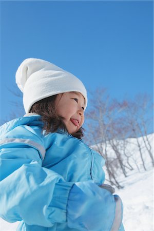simsearch:614-09212275,k - Vue latérale d'une jeune fille en vêtements d'hiver Photographie de stock - Rights-Managed, Code: 859-03840674