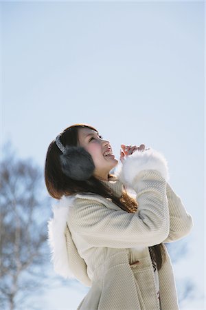 Young Girl Smiling And Looking Up In Sky Stock Photo - Rights-Managed, Code: 859-03860649