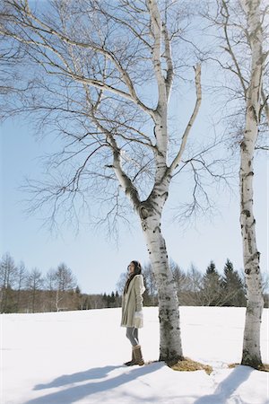 Teenage Girl In Snow Standing By Tree Fotografie stock - Rights-Managed, Codice: 859-03860658