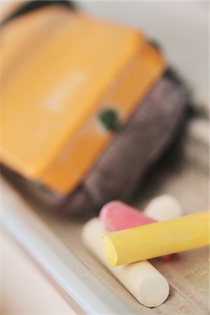 Craie et gomme, mise au point sélective Photographie de stock - Rights-Managed, Code: 859-03860961
