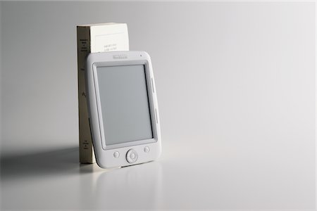 ereader - Digitale Buch und Buch Stockbilder - Lizenzpflichtiges, Bildnummer: 859-03885057