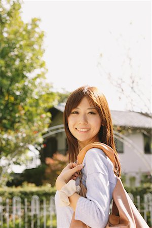 simsearch:859-03840420,k - Japanese Women Smiling And Carrying Handbag Stock Photo - Rights-Managed, Code: 859-03885316