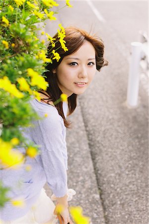 simsearch:859-03885419,k - Japanese Women Looking Near Plants Fotografie stock - Rights-Managed, Codice: 859-03885317