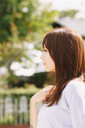 simsearch:614-07145856,k - Young Japanese Women, Side View Stock Photo - Rights-Managed, Code: 859-03885313