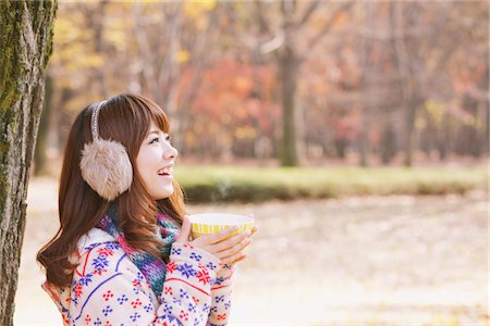 simsearch:859-03885419,k - Japanese Women Holding Cup Of Tea Foto de stock - Direito Controlado, Número: 859-03885472