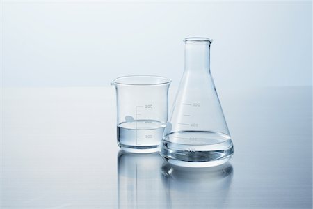 Erlenmeyer Flask And Beaker Stock Photo - Rights-Managed, Code: 859-03982279