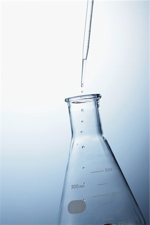 simsearch:859-03982252,k - Dropping Liquid Into Flask Stock Photo - Rights-Managed, Code: 859-03982270