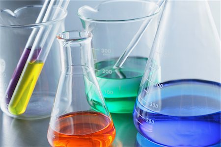 simsearch:859-03982291,k - Colorful Liquid In Scientific Equipment Foto de stock - Con derechos protegidos, Código: 859-03982292