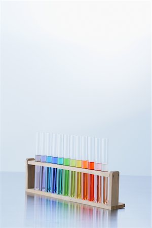 experimento - Colorful Liquid In Test Tubes Foto de stock - Con derechos protegidos, Código: 859-03982327