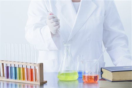 erlenmeyer flask and beaker - Scientifique goutte liquide en flacon Photographie de stock - Rights-Managed, Code: 859-03982322