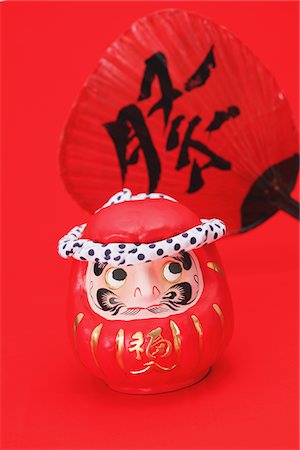 simsearch:670-06450168,k - Traditional Japanese Daruma Doll Wearing Headband Foto de stock - Con derechos protegidos, Código: 859-03982435