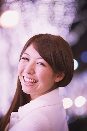 simsearch:859-03982540,k - Japanese Women Smiling And Looking Away Stock Photo - Rights-Managed, Code: 859-03982548