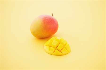 Sliced Apple Mango On Yellow Background Foto de stock - Con derechos protegidos, Código: 859-03983016