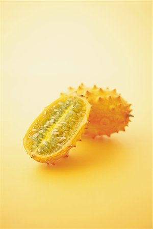 simsearch:693-06325279,k - Horned Melon Slice On Yellow Background Stock Photo - Rights-Managed, Code: 859-03983081