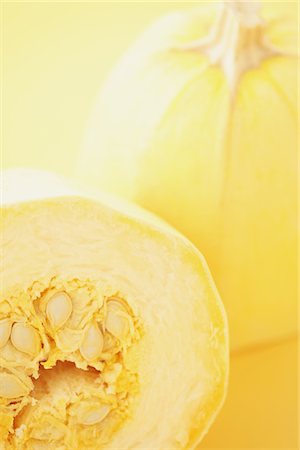 pumpkin seed - Half Spaghetti Squash On Yellow Background Foto de stock - Con derechos protegidos, Código: 859-03983108